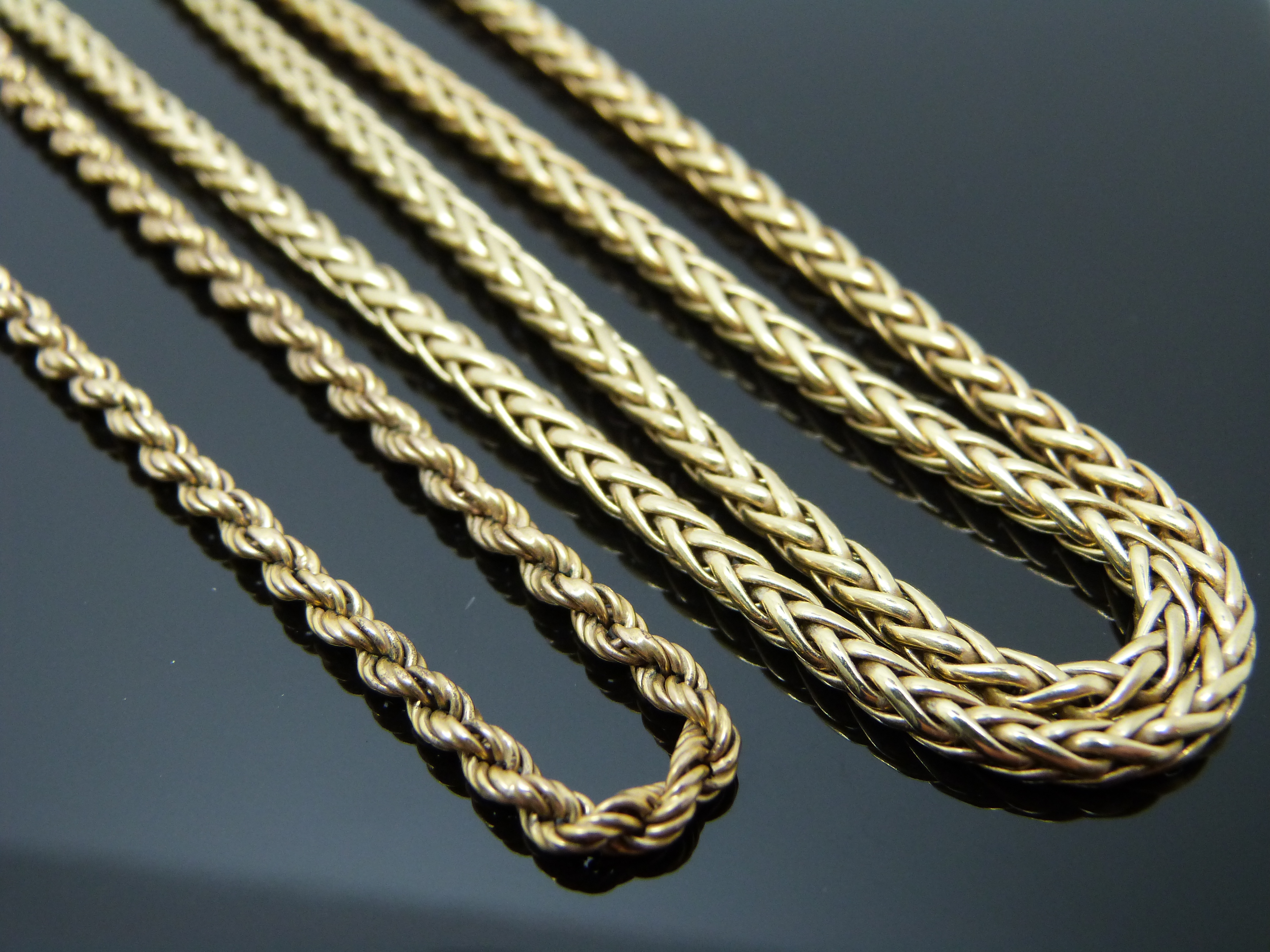 A 9ct gold necklace and 9ct gold rope twist bracelet, 10.7g - Image 2 of 2