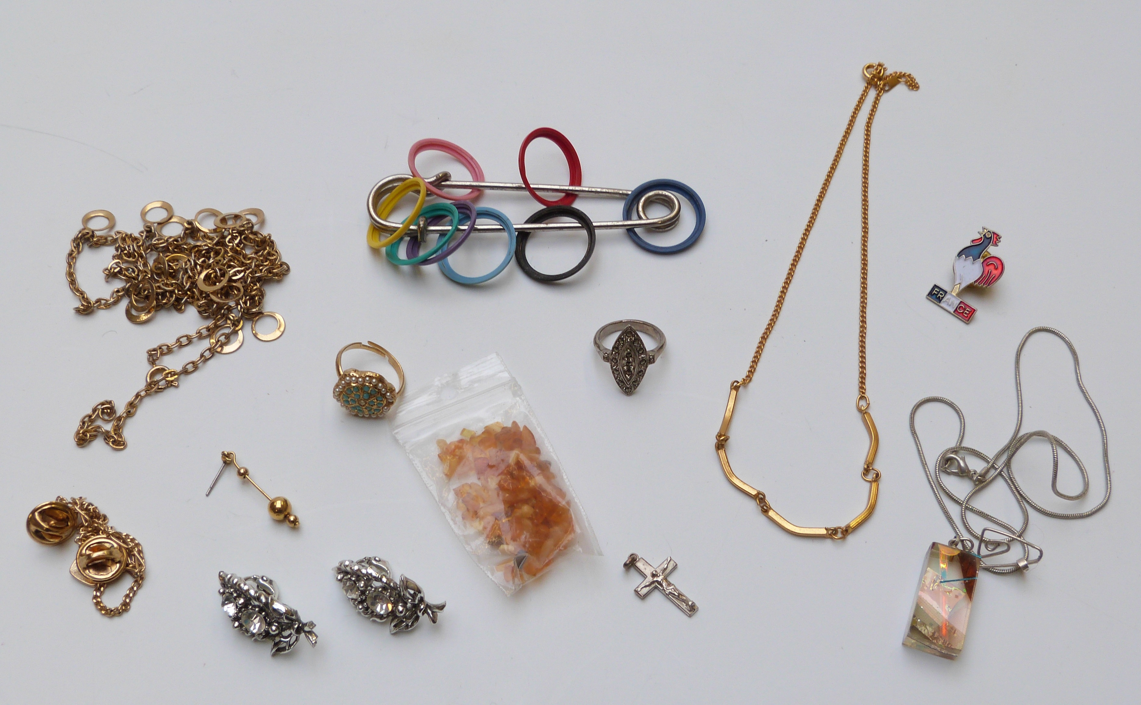 A large collection of costume jewellery including beads, vintage watch, faux pearls, Czech brooch, - Image 10 of 12