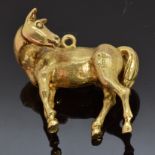 A 9ct gold pendant/ charm in the form of a horse, 9g