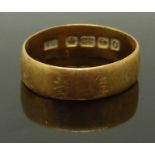 A 22ct gold wedding band/ ring, size M/N, 3.26g