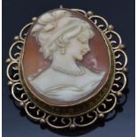 A 9ct gold brooch/pendant set with a cameo, 13.5g