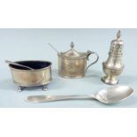 George V hallmarked silver three piece cruet set with blue glass liners, Birmingham 1920 maker