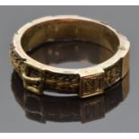 Edwardian 9ct gold mourning buckle ring set with plaited hair (Chester 1901)