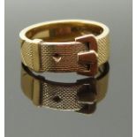 A 9ct gold buckle ring, size Q, 6.84g