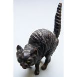 Cold painted bronze model of a startled cat, 5.5cm tall.