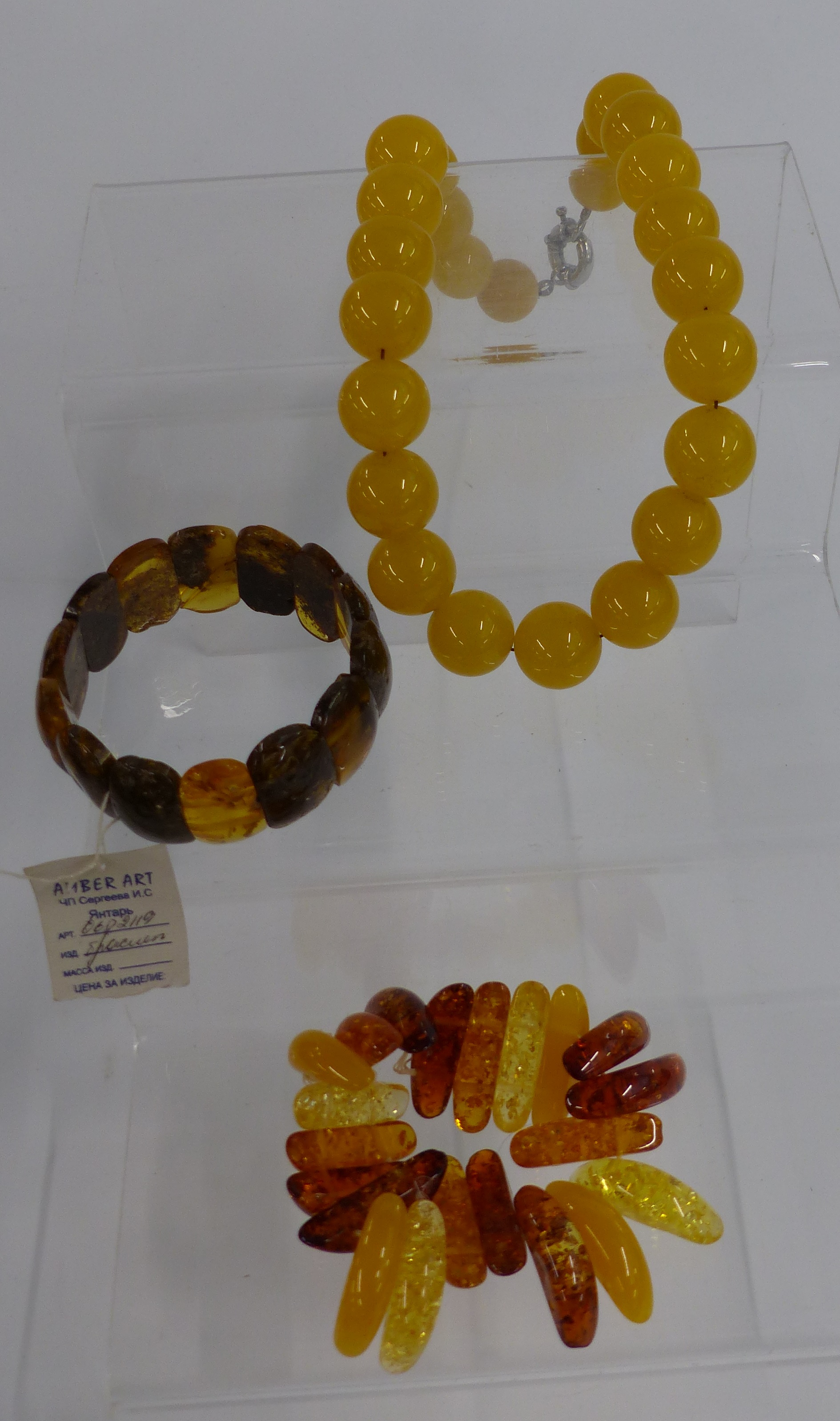 A large collection of beaded necklaces including nephrite jade, pearl, pressed amber, quartz, glass, - Image 4 of 5