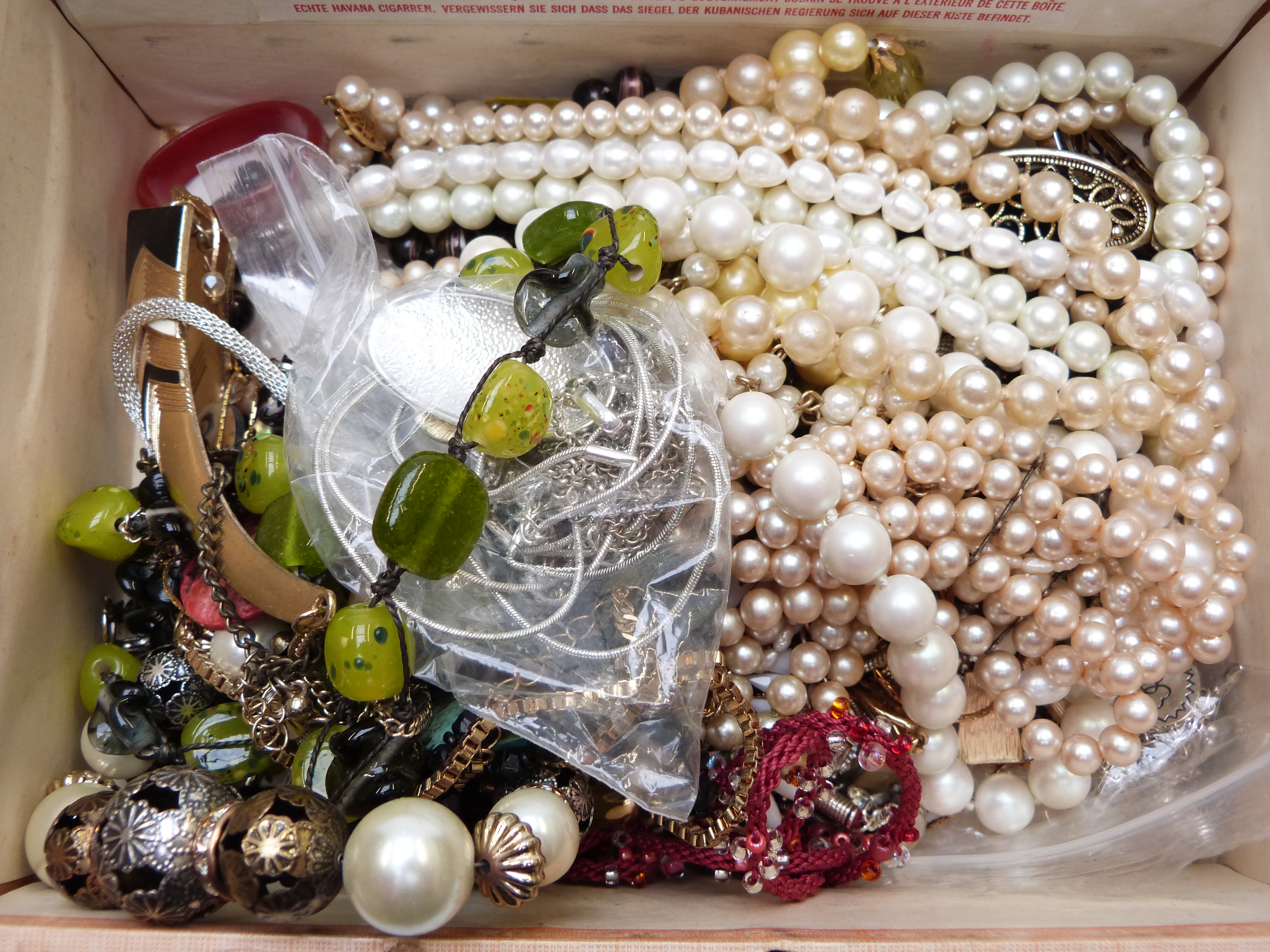A collection of costume jewellery including rings, vintage earrings including Swarovski and Trifari, - Image 7 of 11