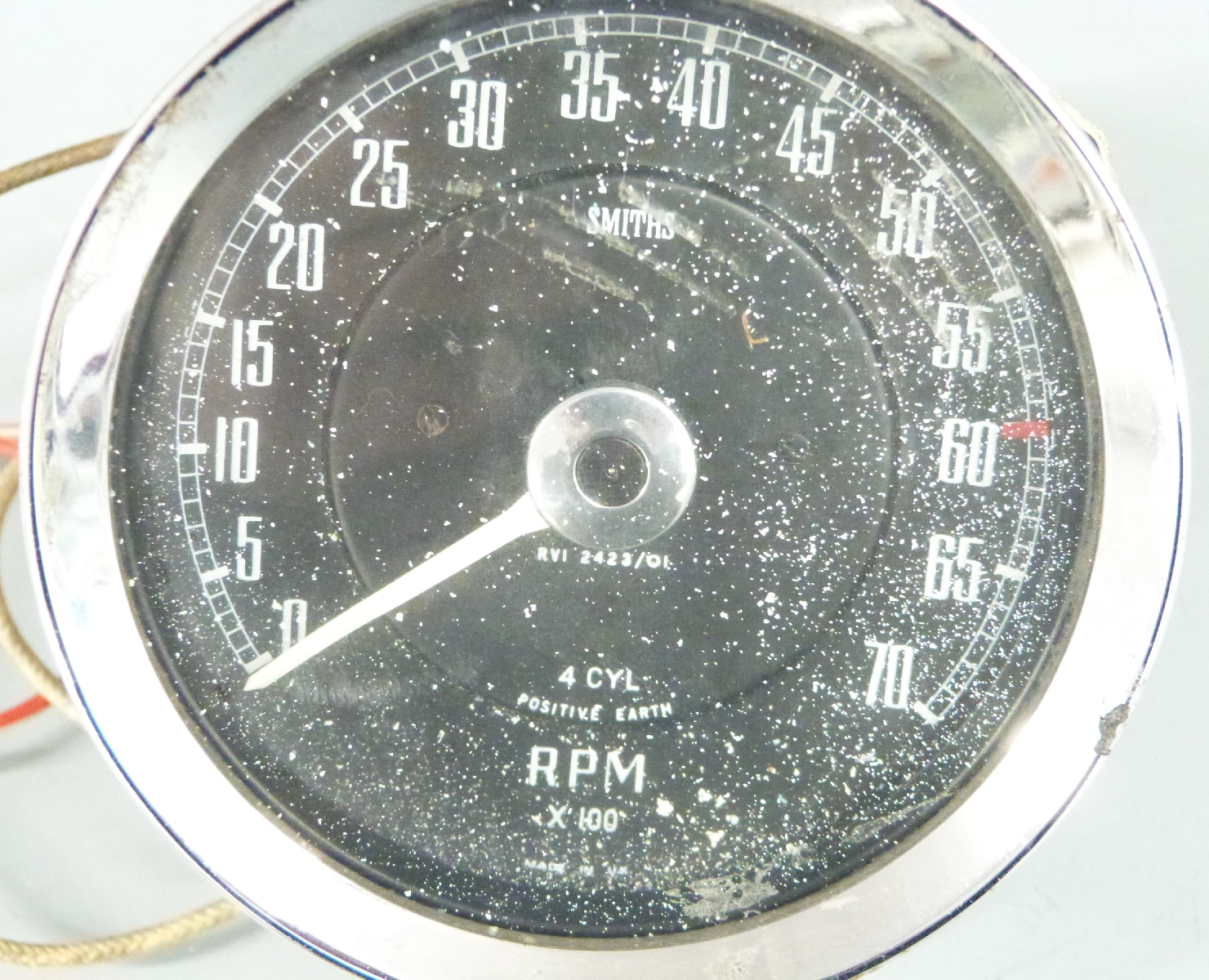 Smiths car rev counter marked to dial 4cyl and RVI 2423/01, red line at 6,000 rpm and reads up to - Image 2 of 3