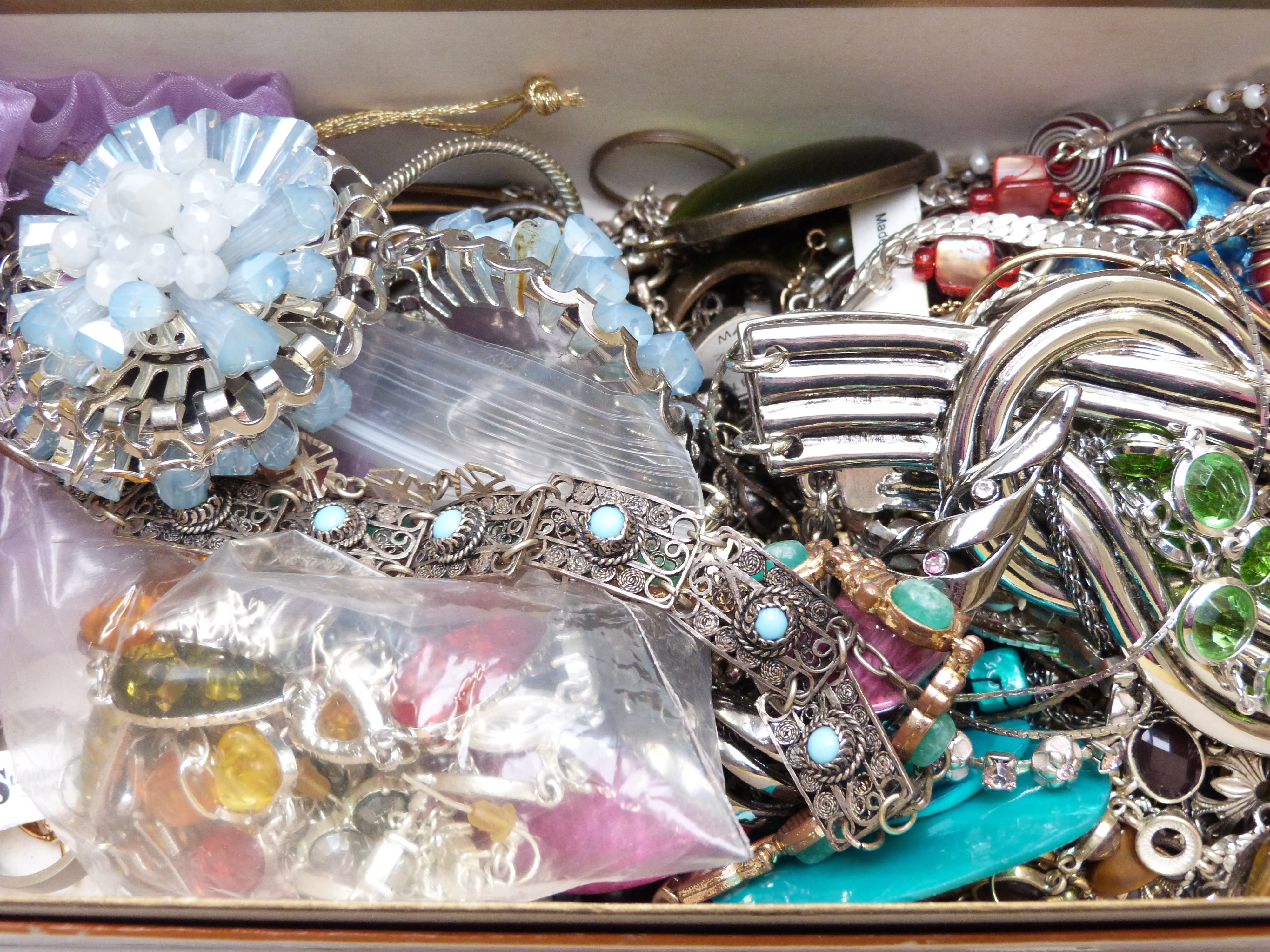 A collection of costume jewellery including rings, vintage earrings including Swarovski and Trifari, - Image 9 of 11