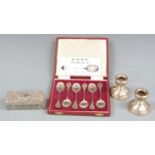 A cased set of six hallmarked silver reproduction Charles II spoons, weight 85g, pair of