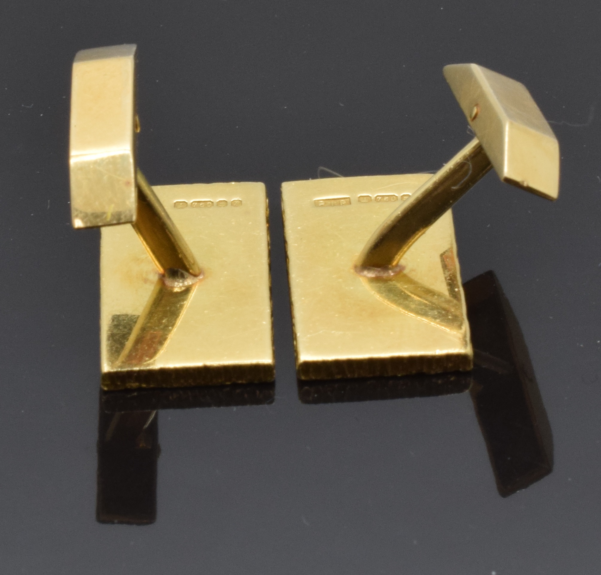 A pair of 18ct gold cufflinks with textured detail, 21.4g - Image 2 of 2