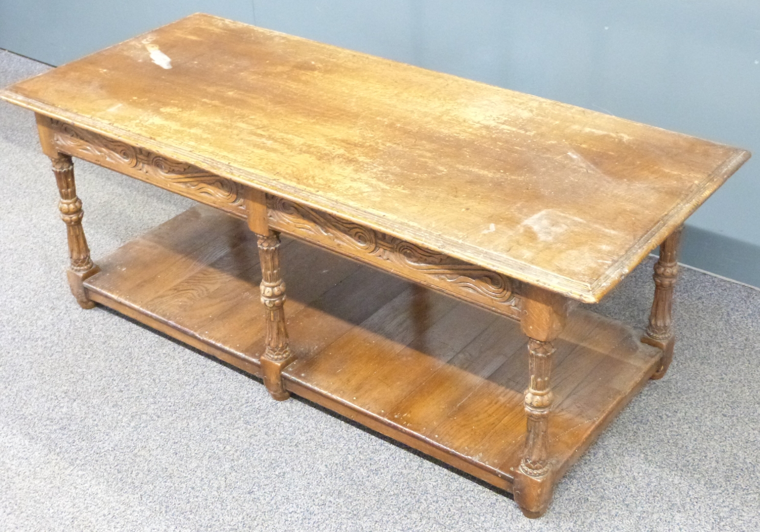 An oak coffee table with carved decoration to the sides and legs, W122 x D54 x H46cm - Image 2 of 3