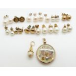 Four pairs of 9ct gold earrings (4g), an 18ct gold pendant set with a pearl, silver and pearl