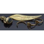 Victorian swivel fob set with three sections of agate, 9ct gold feather brooch and gold sections (