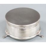 Hallmarked silver circular dressing table pot raise on three feet, Birmingham 1978 maker W I