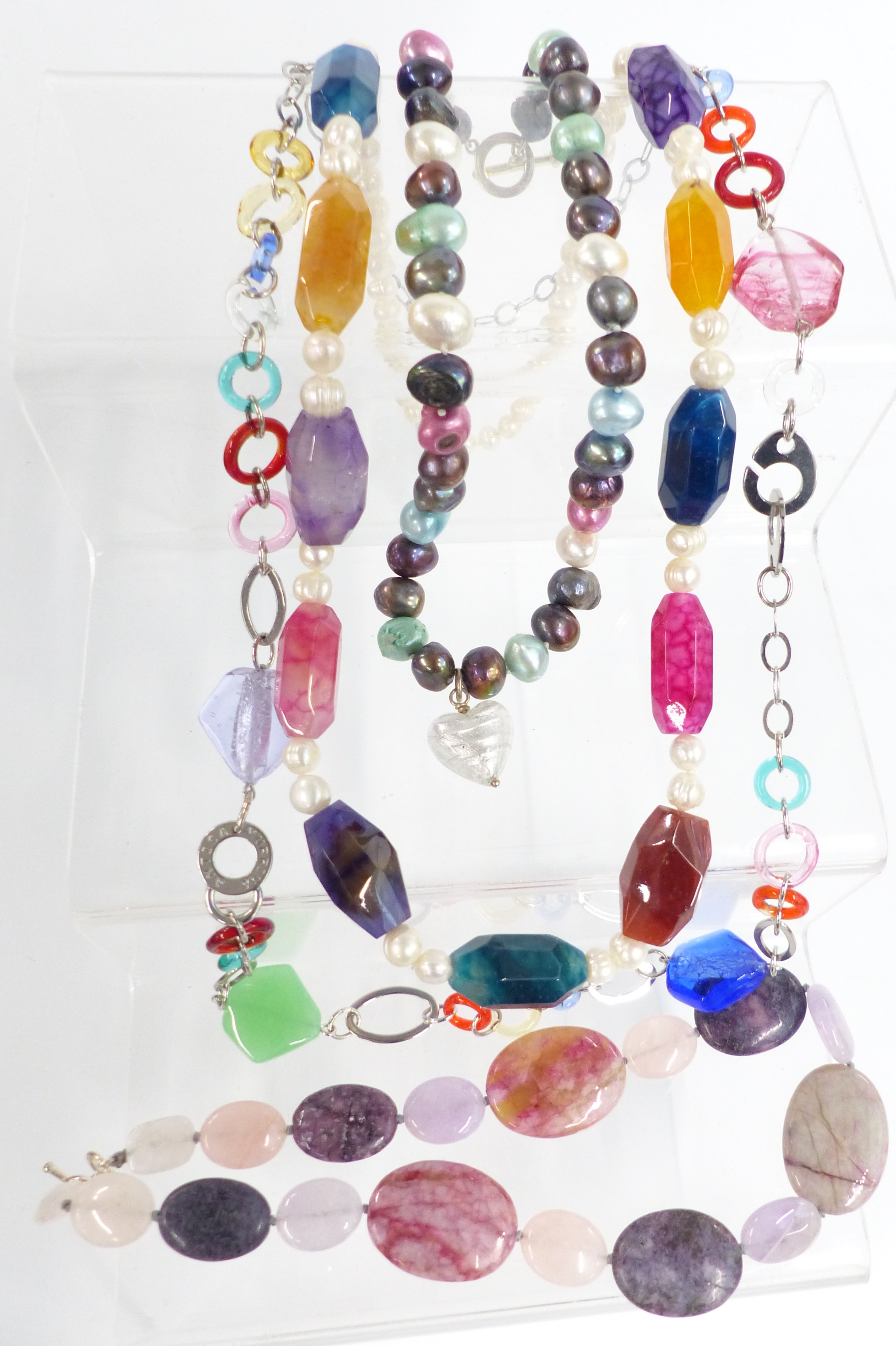 A large collection of beaded necklaces including nephrite jade, pearl, pressed amber, quartz, glass, - Image 3 of 5