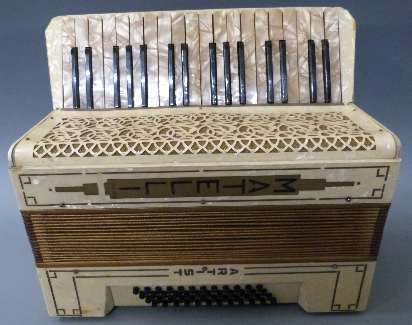 Mattelli 48 bass piano accordion in ivory pearloid finish, in original case