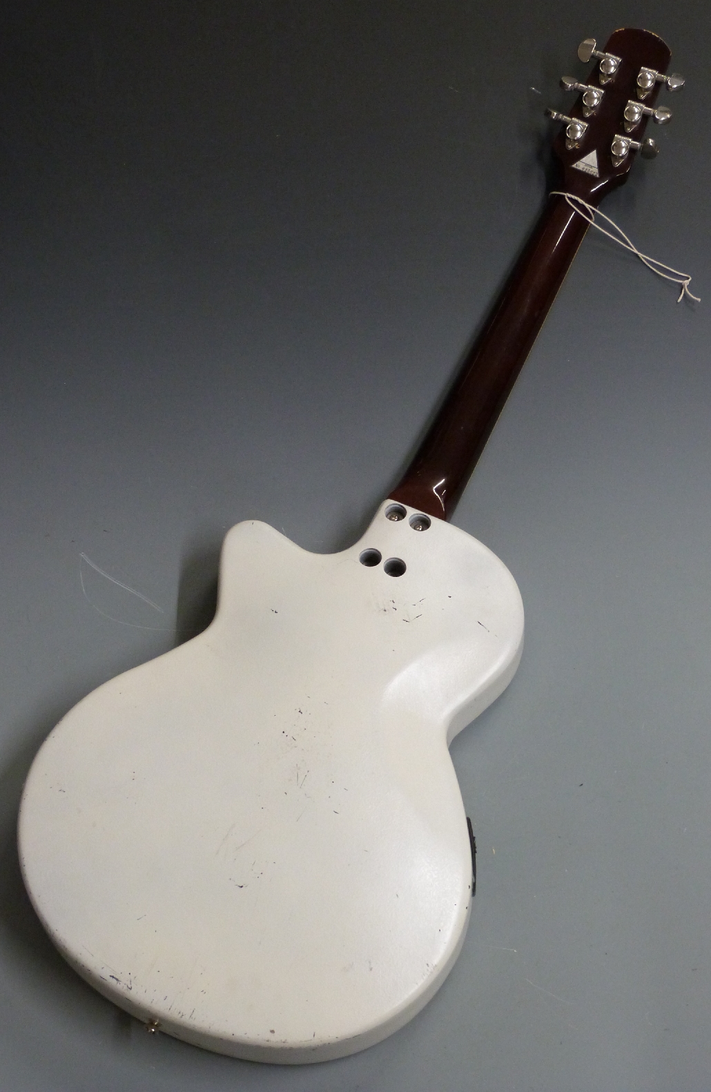 Adam Black semi acoustic guitar, reg no 025622, fitted with six steel strings, in white finish - Image 2 of 3