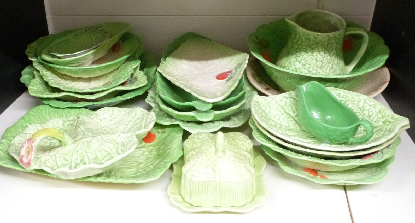 Quantity of green leaf salad ware including Beswick, Crown Devon, Carlton ware etc