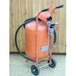 Pressure pot sand blaster on wheels