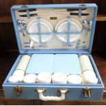 Retro Brexton blue picnic set