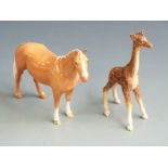 Beswick palomino Huntsman's horse and a baby giraffe, tallest 18cm