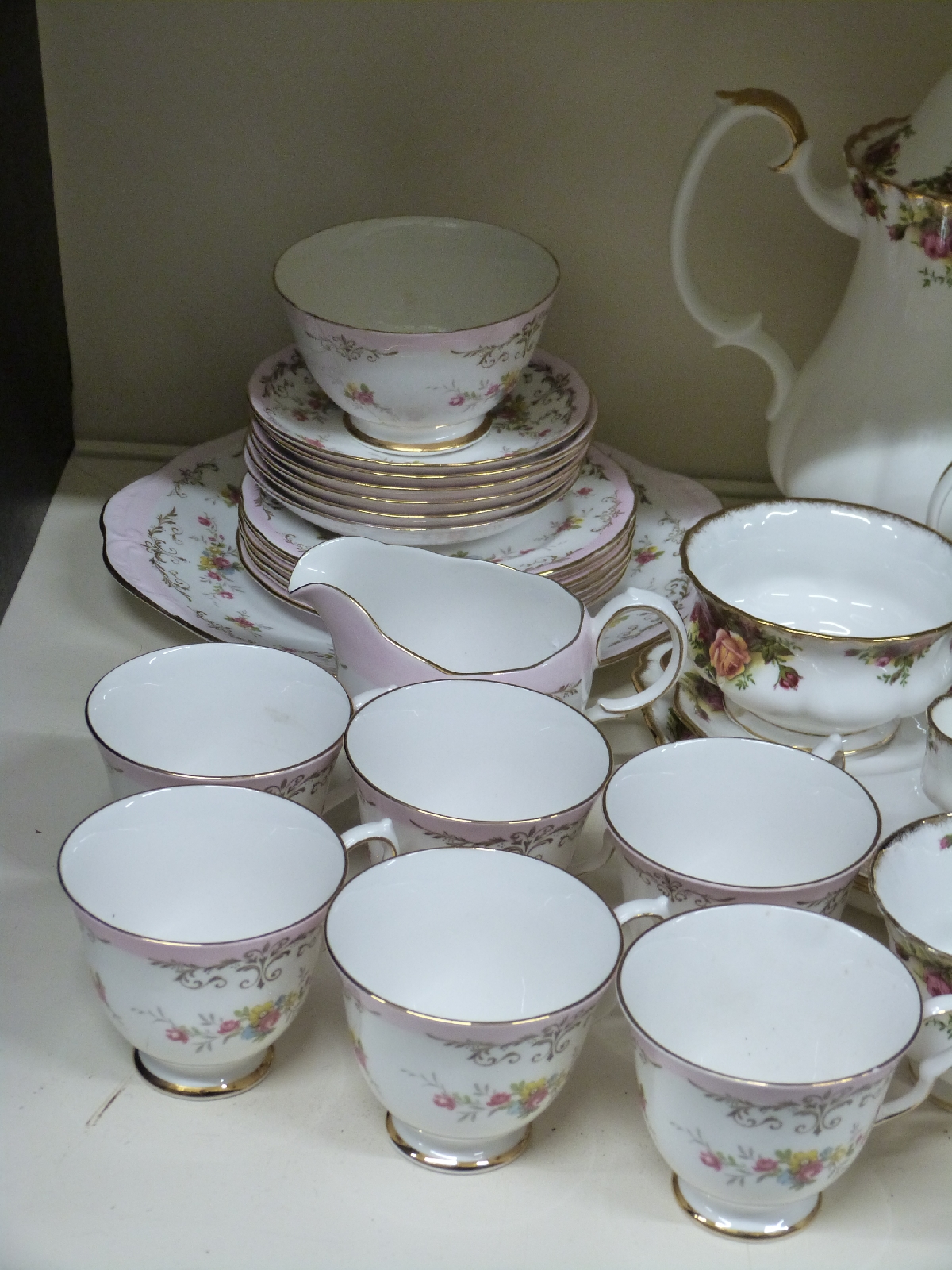 Approximately 41 pieces of Royal Albert Old Country Roses pattern tea and coffee ware together - Image 4 of 4