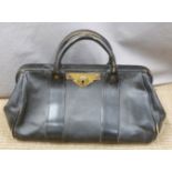 Black leather Gladstone bag, length 46cm