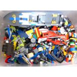 Over 13kg of Lego loose pieces and figures including Star Wars.