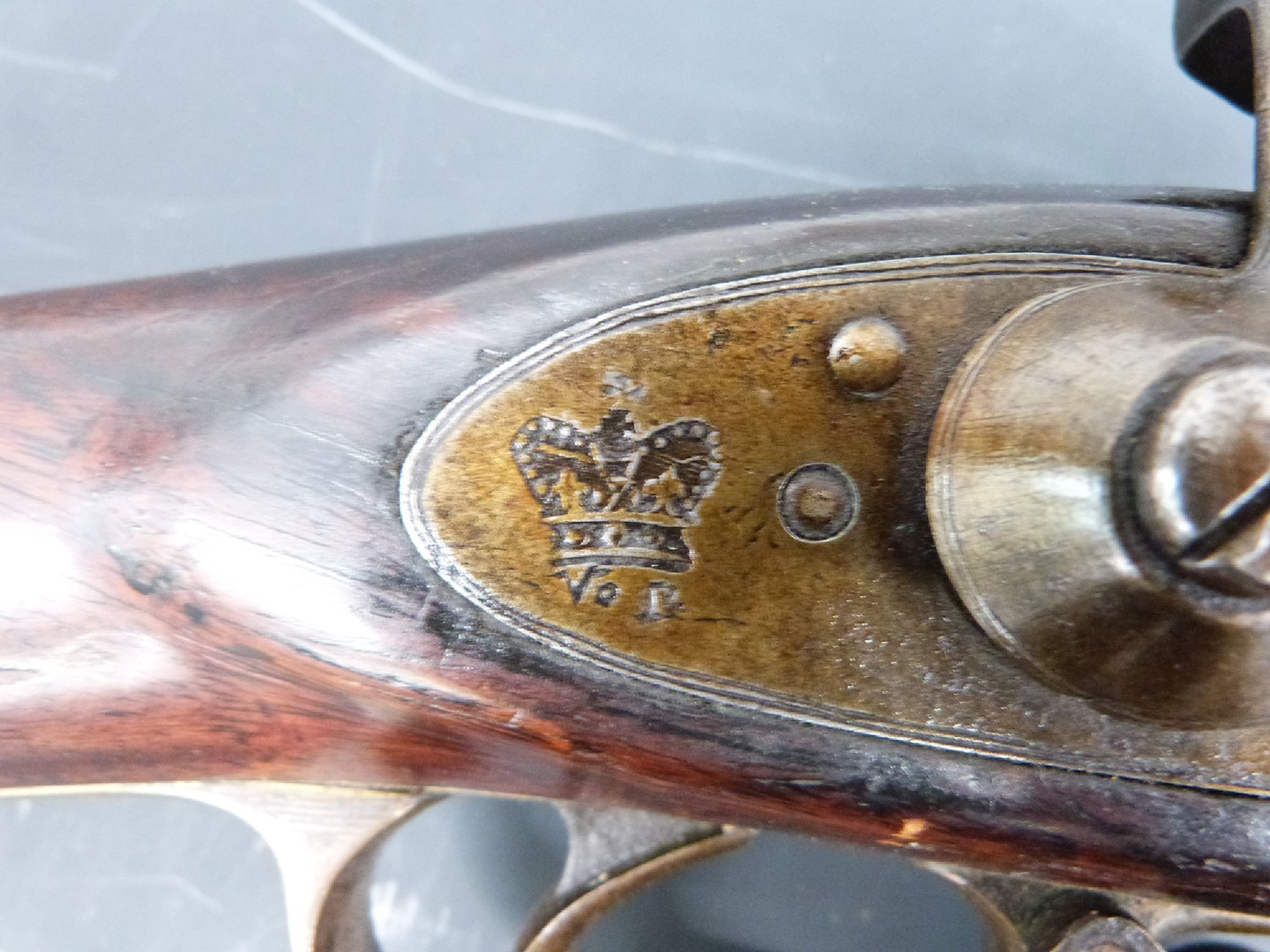 Enfield pattern three band percussion hammer action gun with 1827 Tower and crown over VR cypher - Image 4 of 9