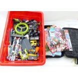 Over 5kg of Lego Technic loose pieces including Star Wars together with various sets of