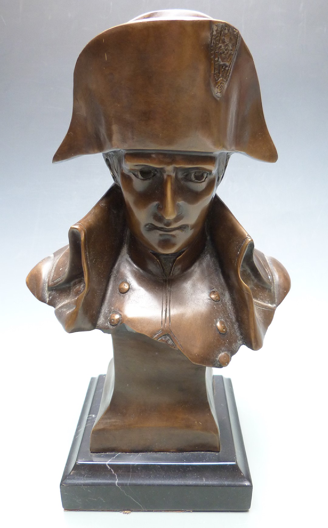 A modern bronze bust of Napoleon signed Le Comte, 35cm tall including plinth