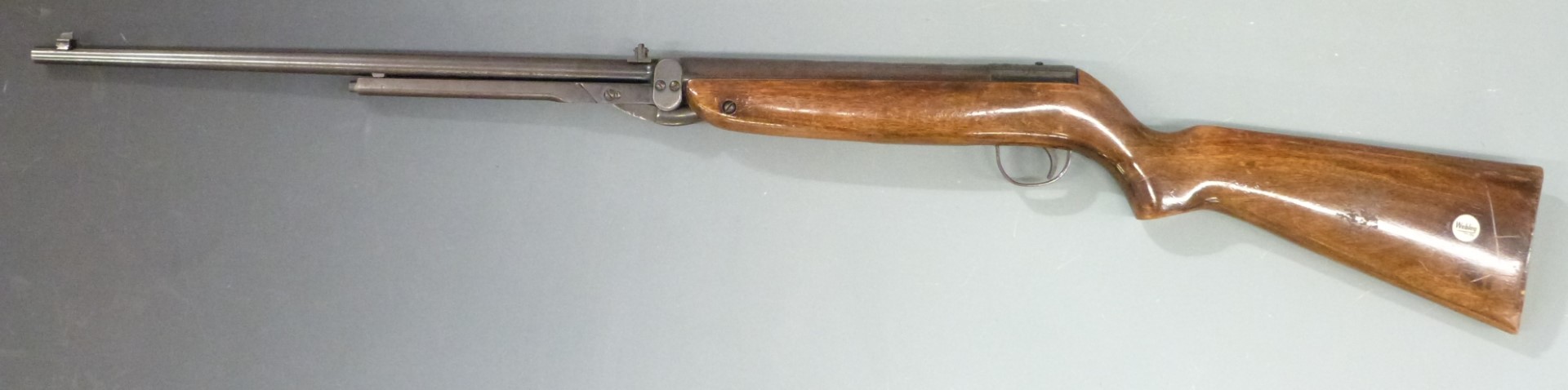 Webley Mark 3 .22 air rifle with semi-pistol grip, named plaque inset to the stock and adjustable - Image 2 of 5