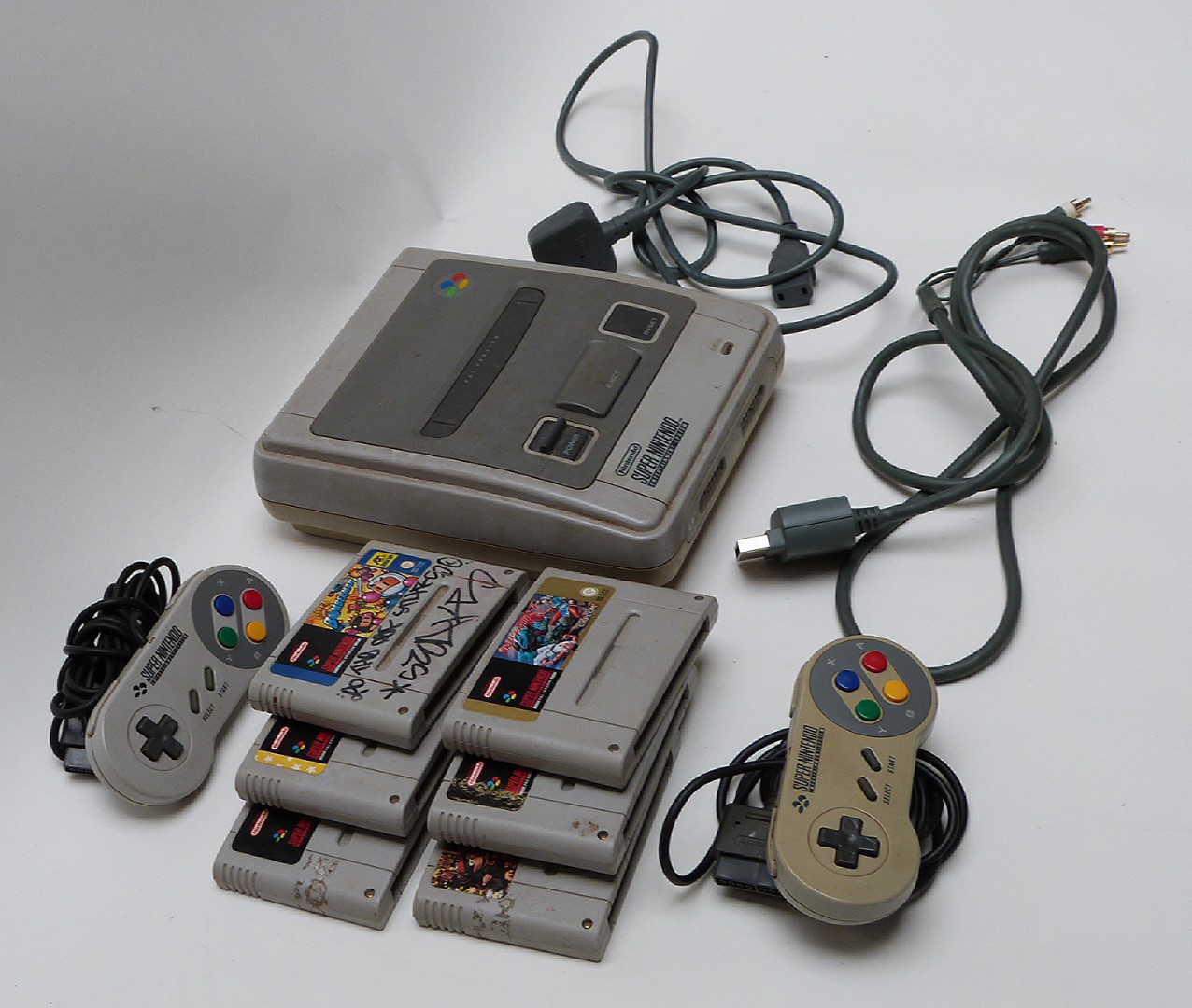 Super Nintendo Entertainment System (SNES) video games console with two controllers and six games. - Image 2 of 2