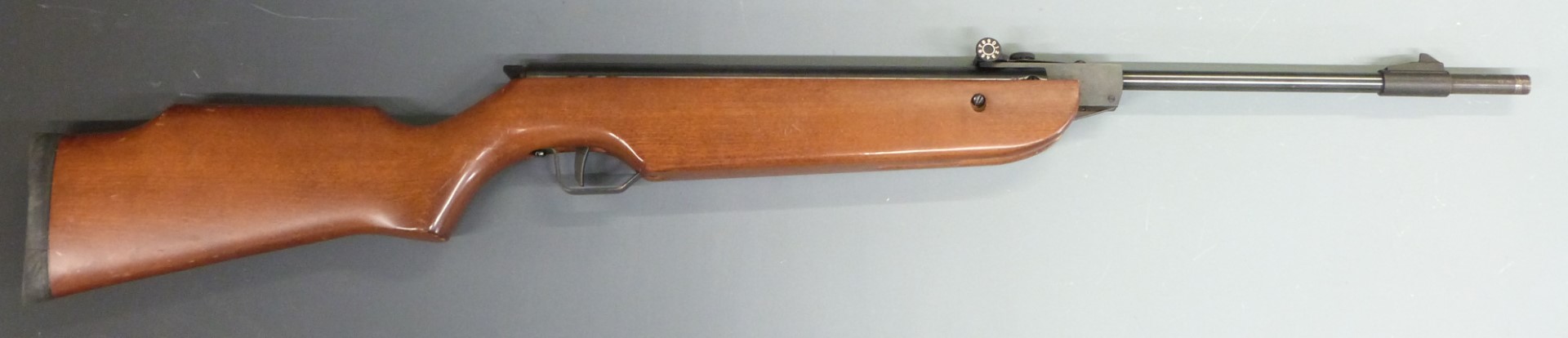 Cometa 300-S .22 air rifle with raised cheek piece and adjustable sights, serial number 20643.