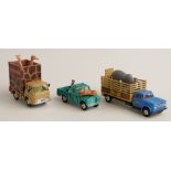 Corgi Toys diecast model Gift Set 14 Daktari Bedford Transporter & Two Giraffes, Land Rover With