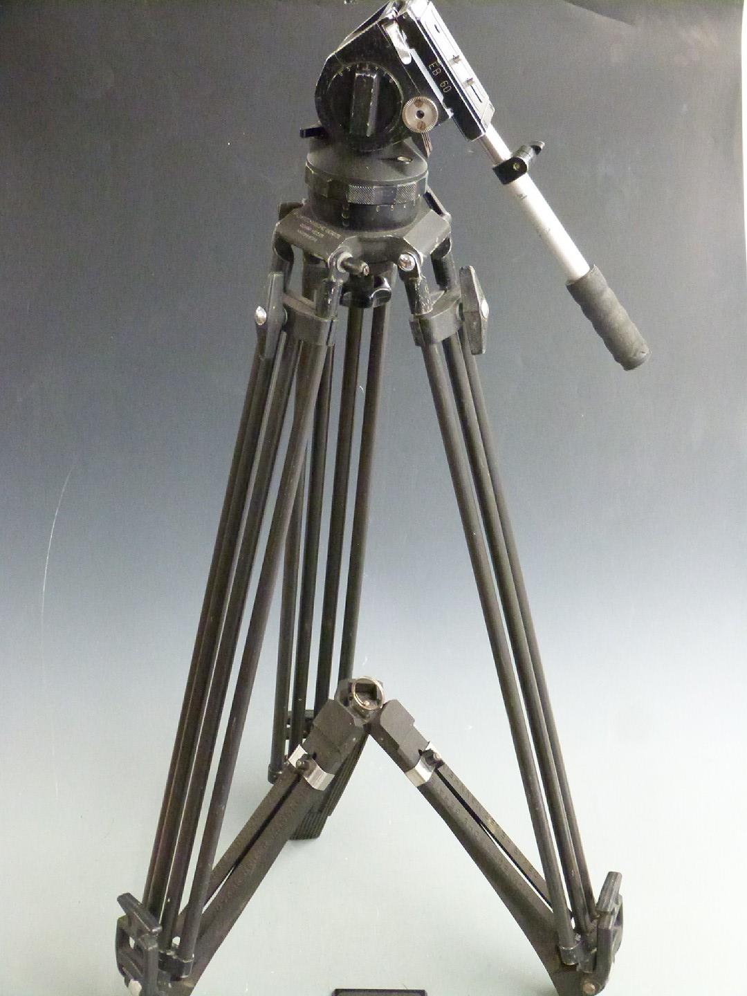 Oskar Heiler EB60 film camera tripod with fluid head and extra top plate, in soft carry bag - Image 3 of 6