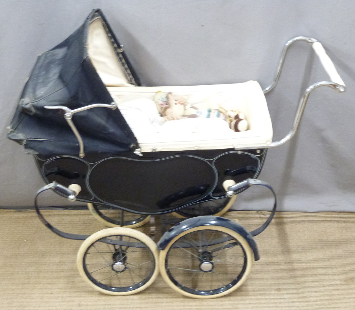 Silver Cross coach built doll's pram with doll, H77cm