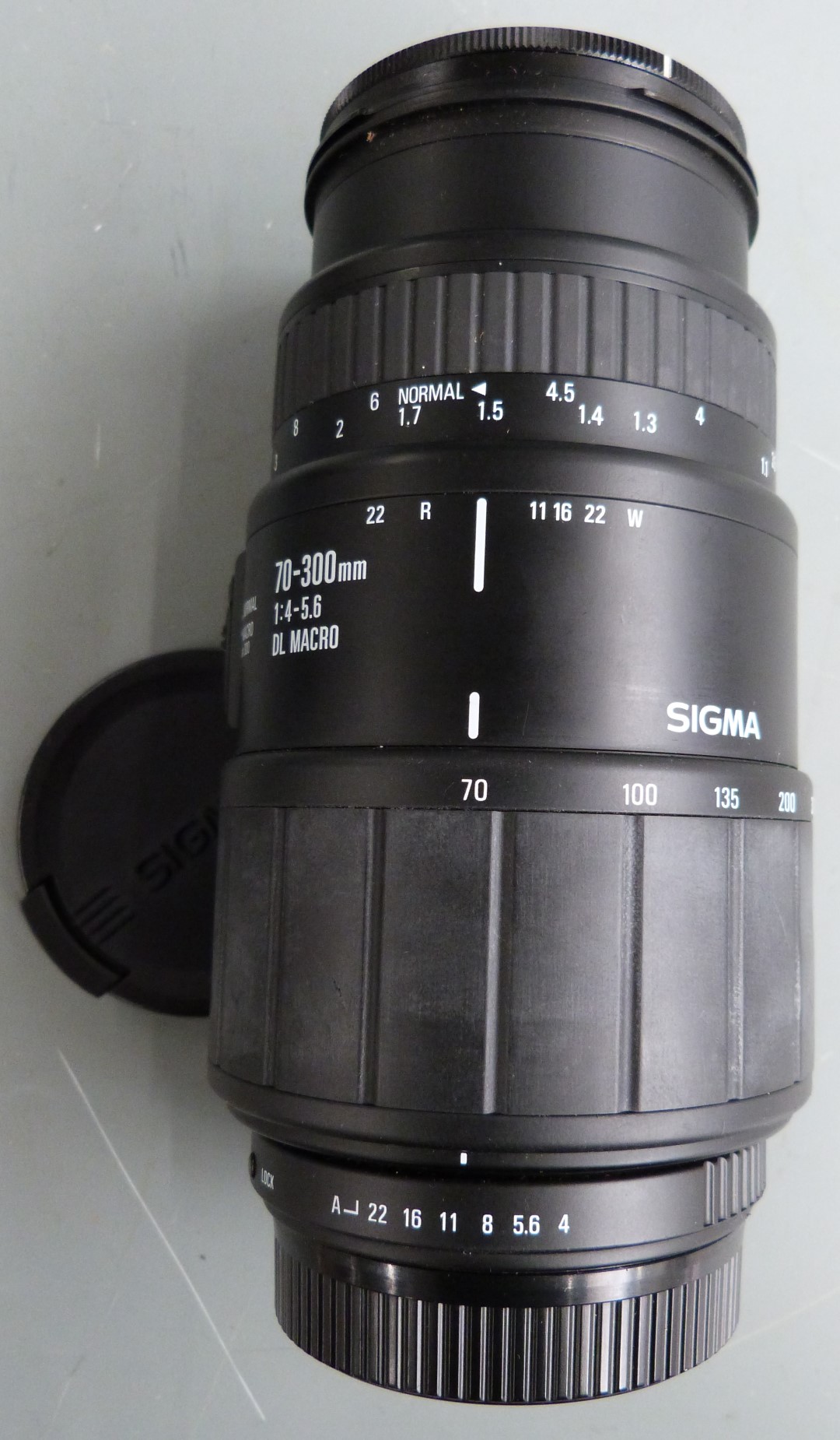 Pentax MZ-30 SLR camera with 28-300mm 1:3.5-6.3 and 70-300 1:4-5.6 Sigma zoom lenses, together - Image 5 of 5