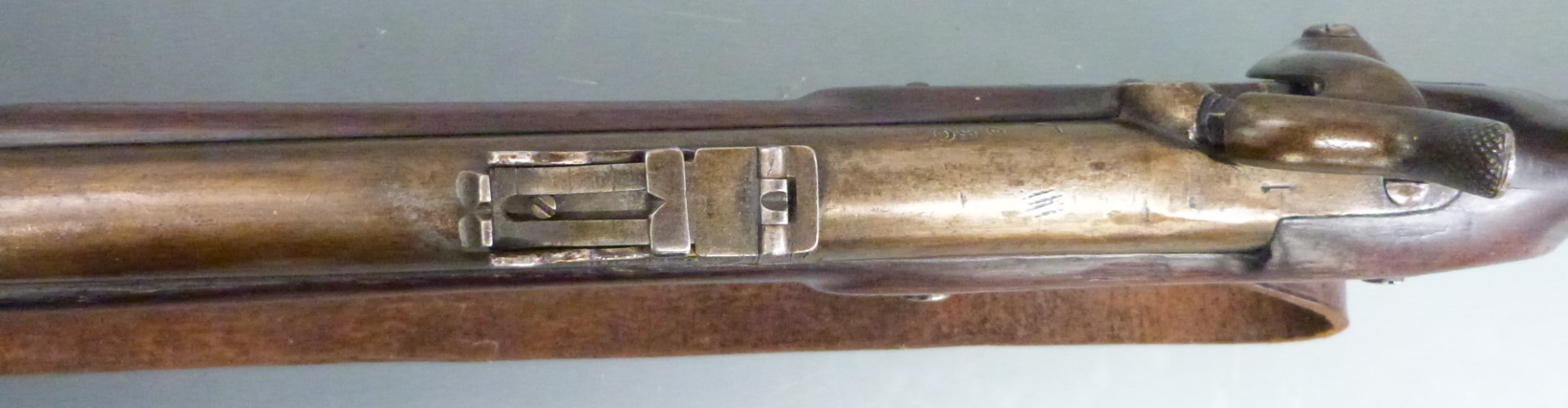 Enfield pattern three band percussion hammer action gun with 1827 Tower and crown over VR cypher - Image 9 of 9