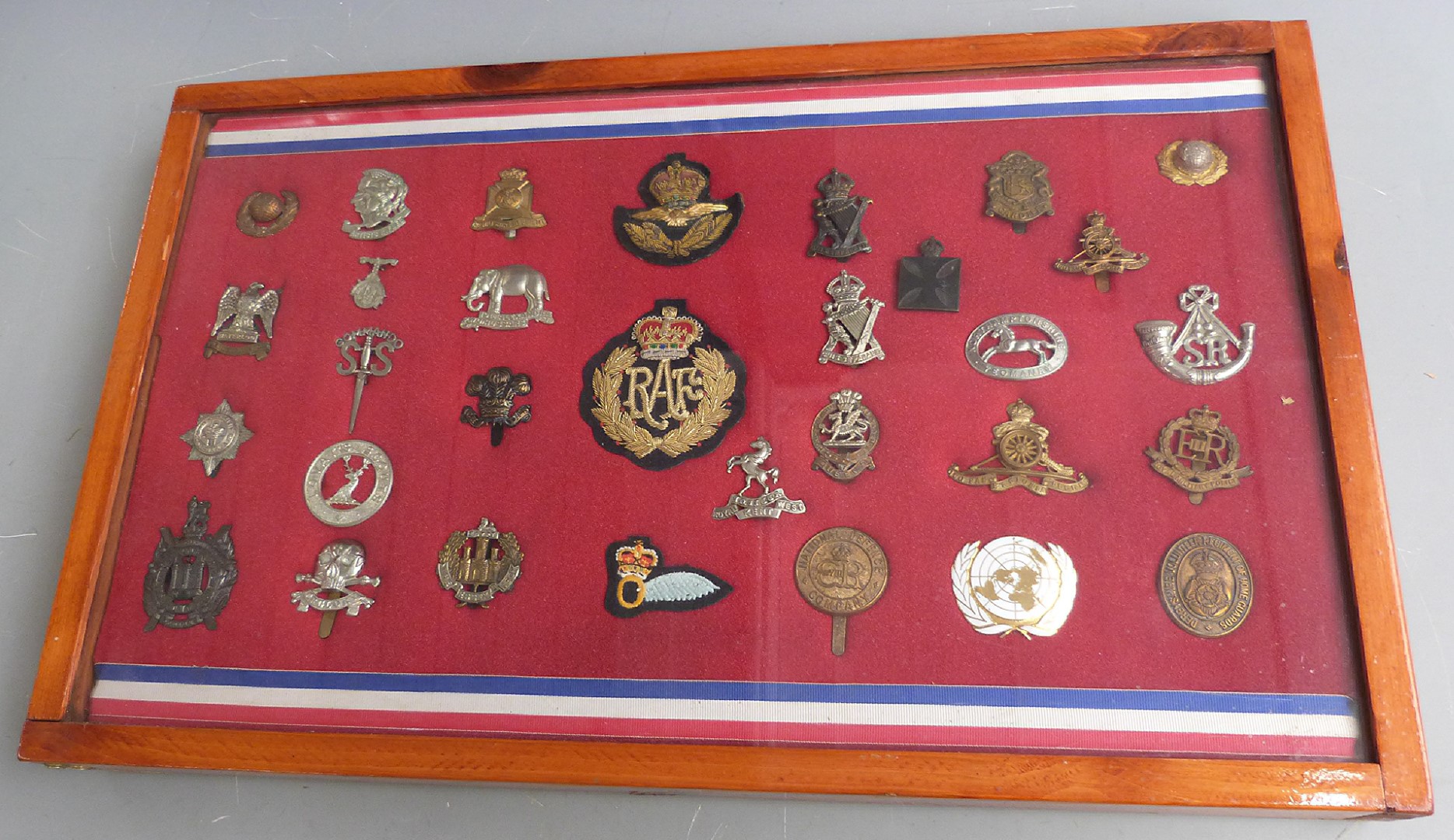 Thirty one mainly British Army badges including Northamptonshire Yeomanry, Royal West Kent, Scots