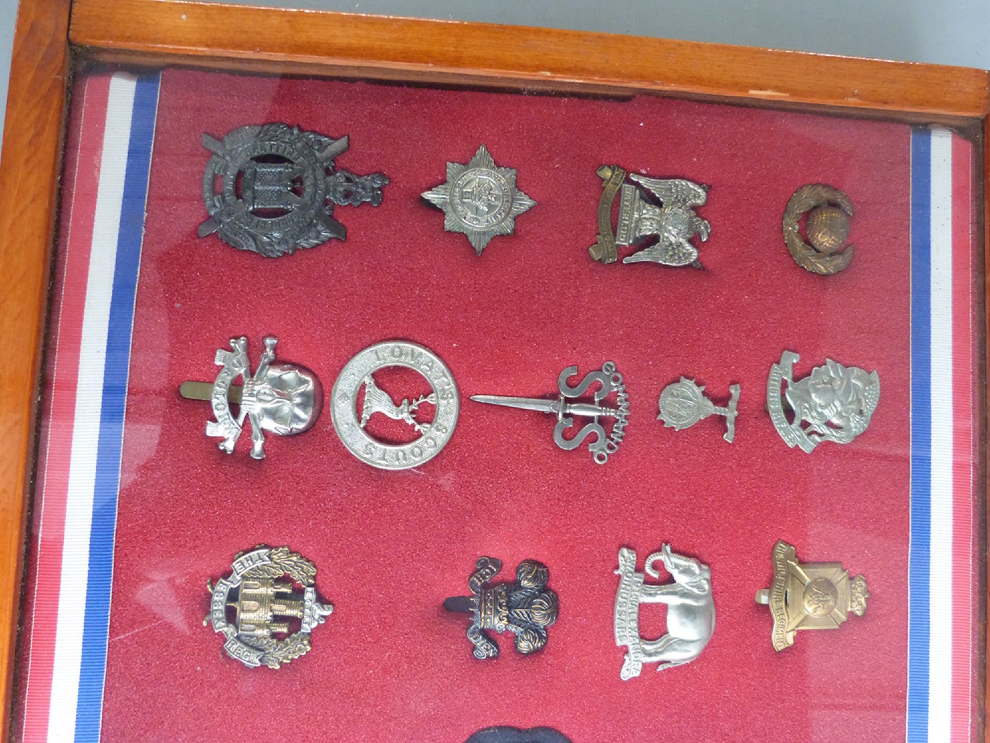 Thirty one mainly British Army badges including Northamptonshire Yeomanry, Royal West Kent, Scots - Image 2 of 4