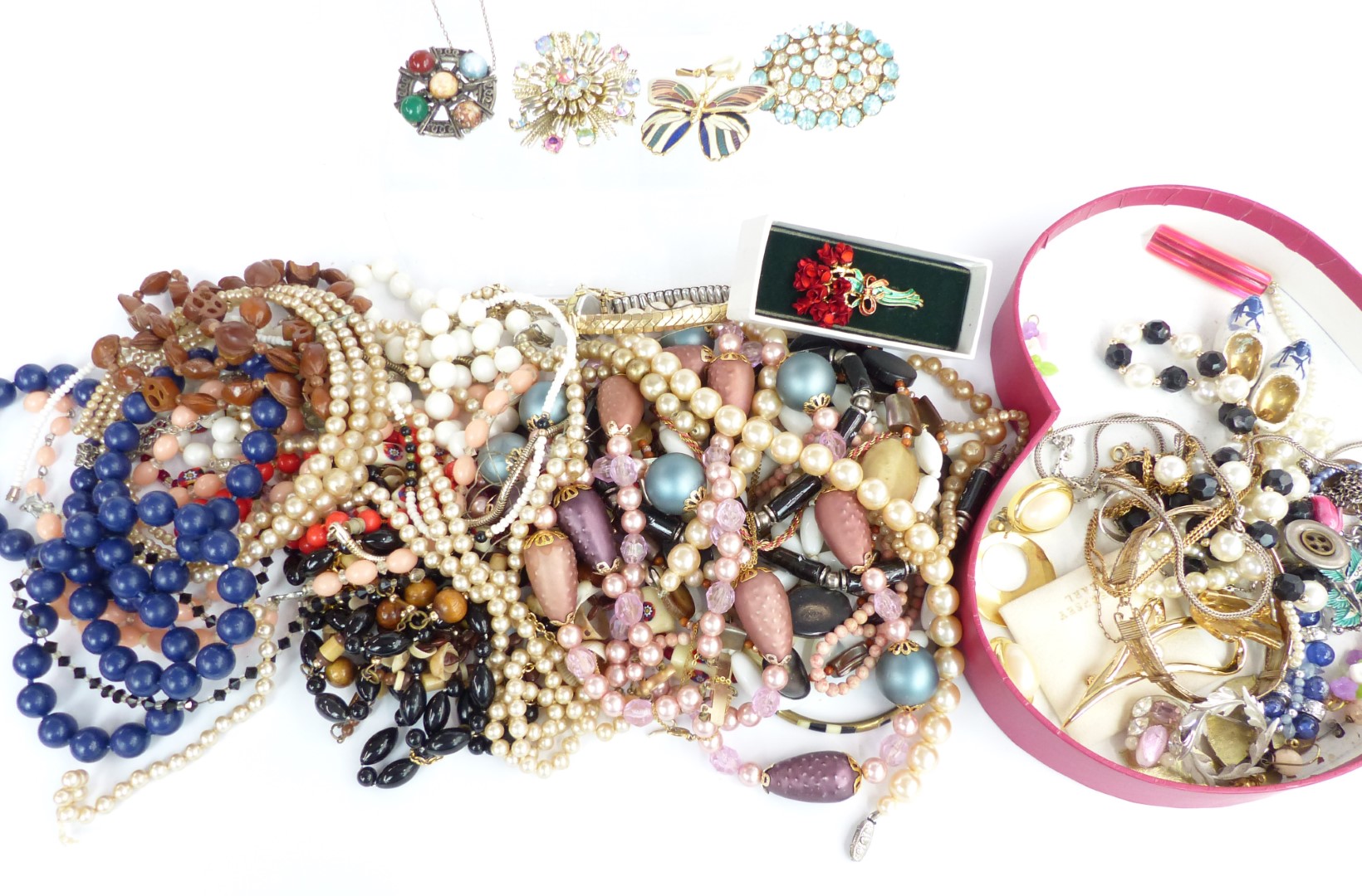 A collection of costume jewellery including crystal beaded necklaces, glass beaded necklace, - Image 4 of 4