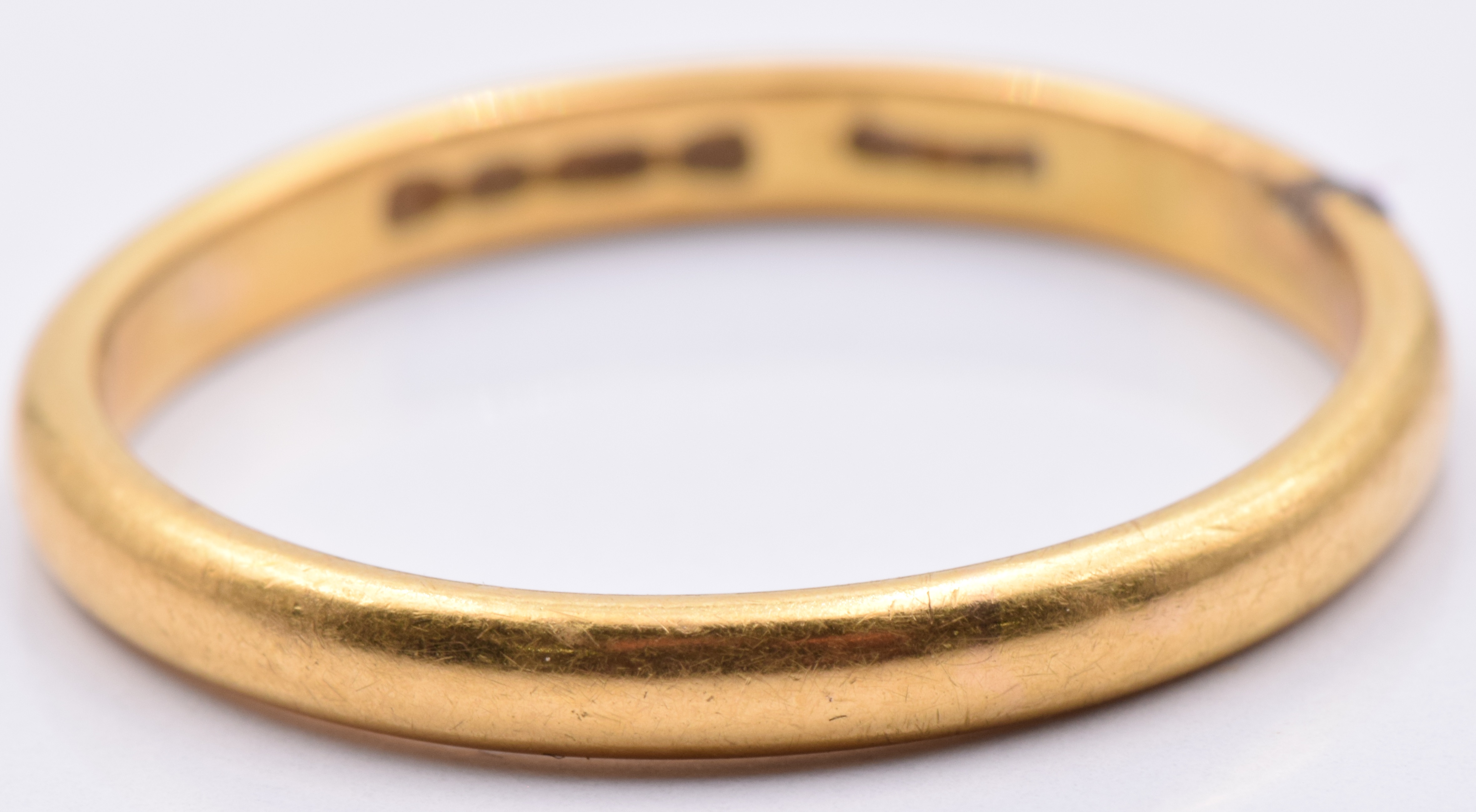 A 22ct gold wedding band/ ring, 2.9g, size O