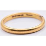 A 22ct gold wedding band/ ring, 2.9g, size O