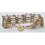 A 9ct gold gate bracelet, 13.1g