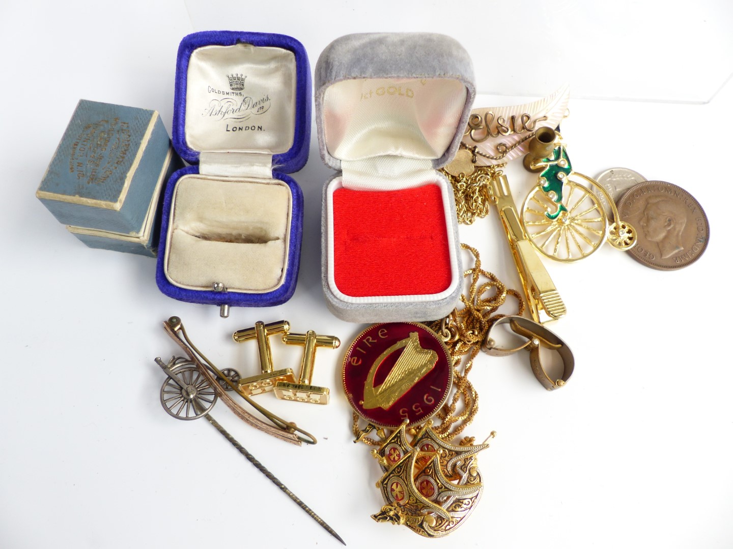 A collection of costume jewellery including four silver rings, vintage ring box, 9ct gold clip, - Image 4 of 4