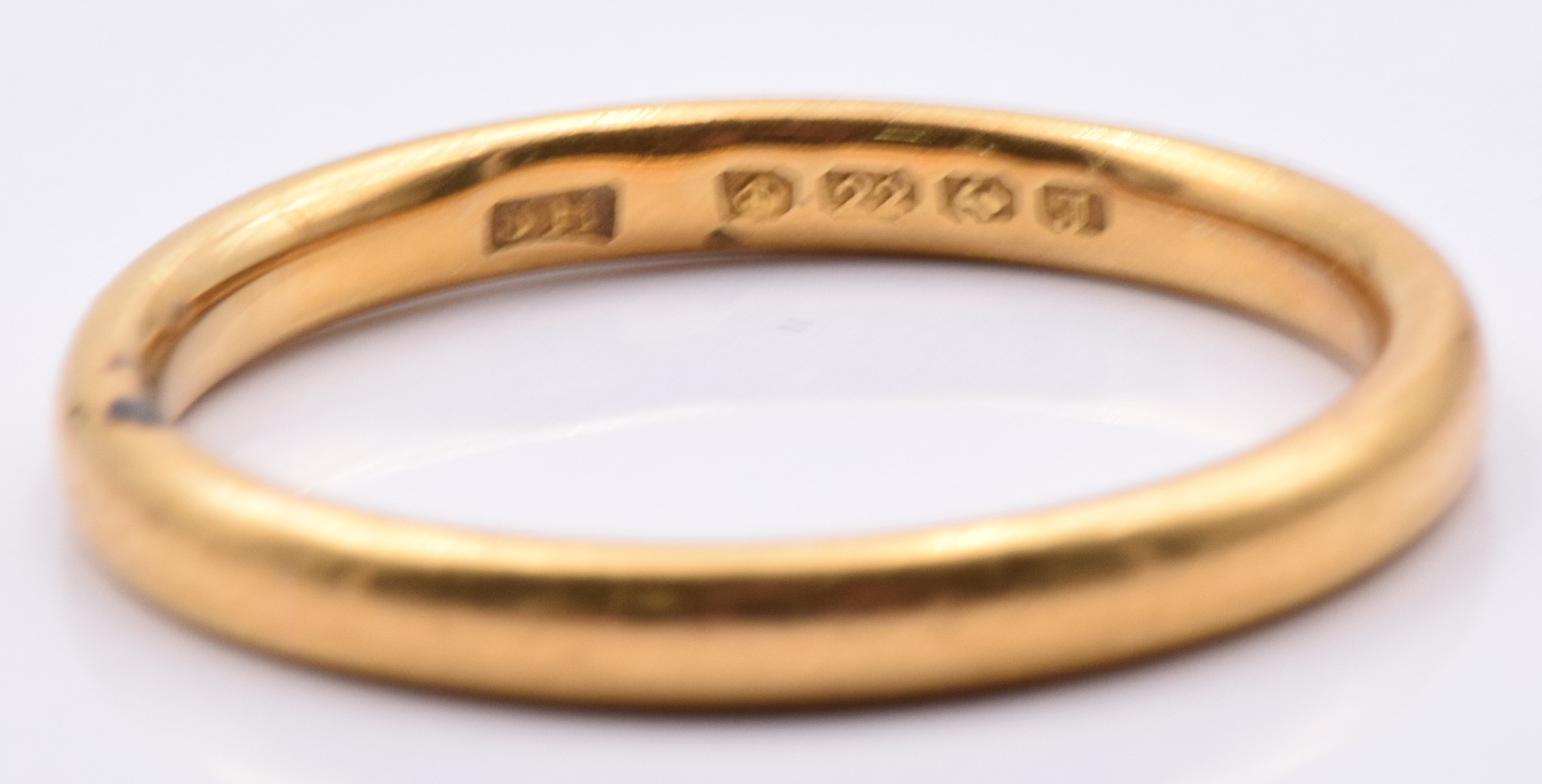 A 22ct gold wedding band/ ring, 3.2g, size N - Image 2 of 2