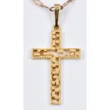 A 9ct gold cross pendant and 9ct gold chain, 3.1g