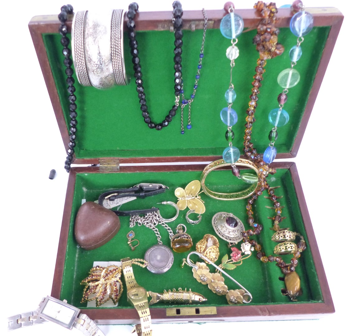 A collection of costume jewellery, some silver including filigree brooch, rings, necklaces, chain - Image 8 of 8